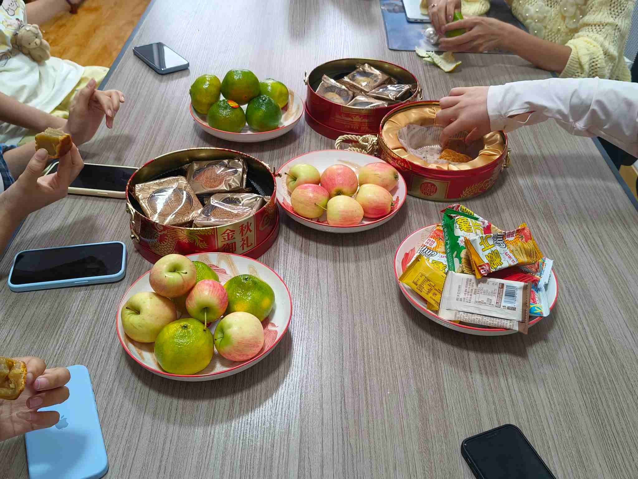 Земеија има топол попладневен чај