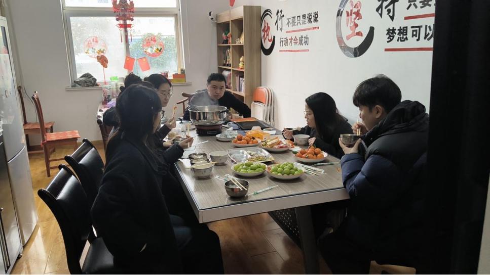 Слаткост и единство: Тимот за пакување на ZMJ заедно го слави фестивалот на фенерите