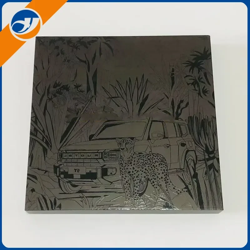 Црна кутија за подарок со мат втиснување